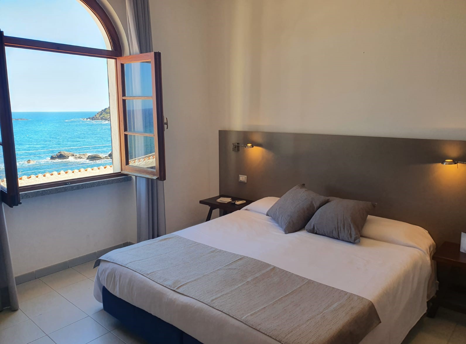 rooms-superior-hotel-castelsardo-sardinia-on-the-sea (2)